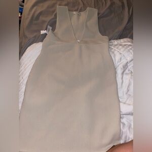 Aritzia babaton sculpt knit deep v - matte pearl size large
